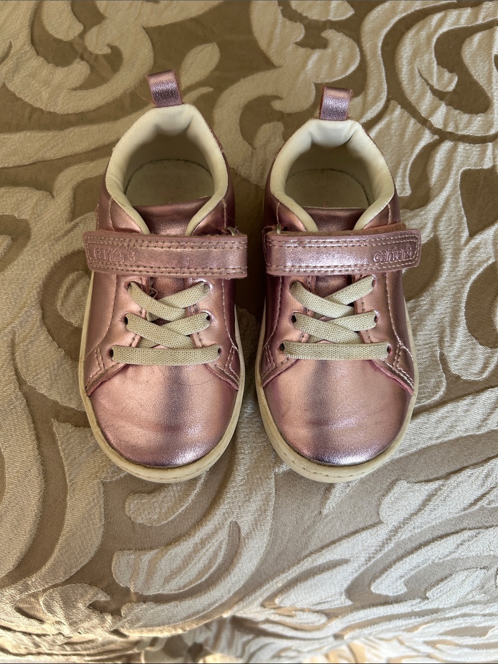 Carter’s kids sneakers size 6